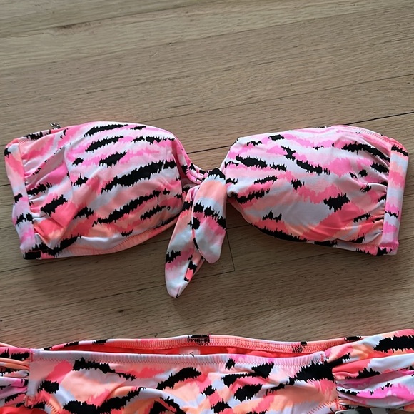 Victoria Secret - Bandeau Pink and Black Bikini Set - Picture 2 of 11